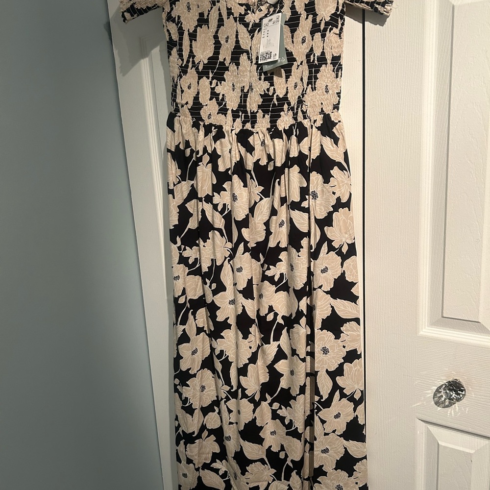 H&M Black and Cream Puff Sleeve Midi Dress